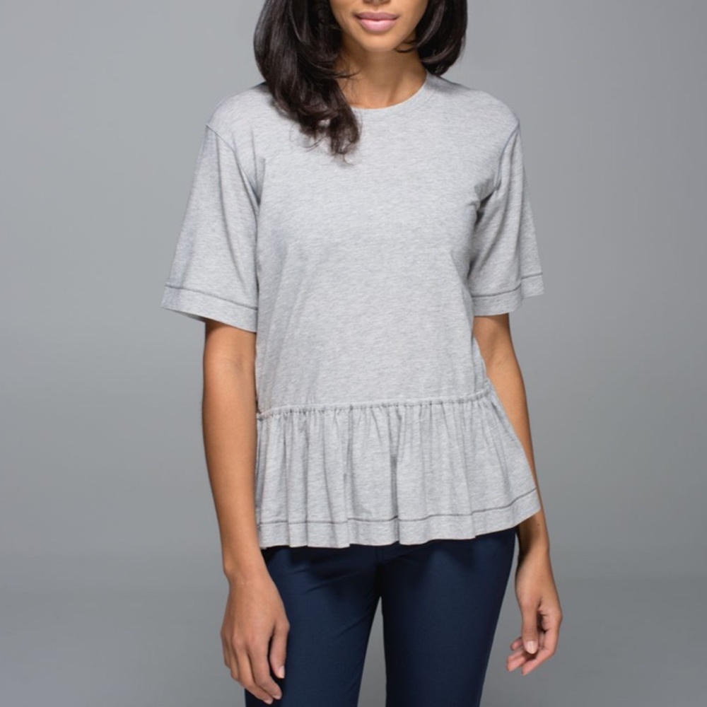 Lululemon Flouncey Tee
Mini Stripe Heathered Medium Grey Angel Wing